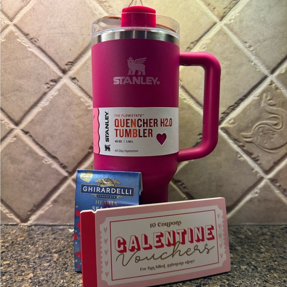 Stanley 40 oz Stainless Steel H2.0 FlowState Quencher
Tumbler in Cosmo Pink - Picture 1 of 5